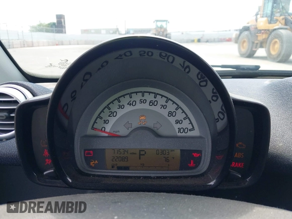 2015 Smart fortwo Passion z VIN WMEEJ3BA9FK800109, wystawiony jako IAAI lot #42782911 z przebiegiem 71 534 mil mil oraz . Historia ofert i sprzedaży dostępna na DreamBid. Obrazek 7.