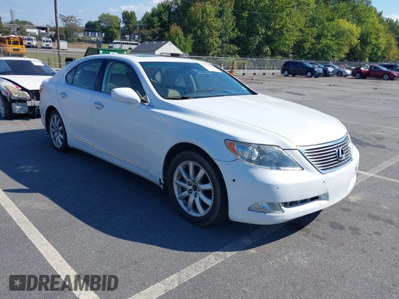 2008 Lexus LS 460 with VIN JTHBL46F485070620, listed as a IAAI auction lot 40529145 with 135,030 mi miles. Bid and sale history available at carsss.com. Image 1.