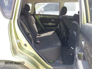 2013 Kia Soul + z VIN KNDJT2A6XD7486937, wystawiony jako IAAI lot #42087302 z przebiegiem 296 951 mil mil oraz . Historia ofert i sprzedaży dostępna na DreamBid. Obrazek 8.