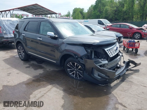 2016 Ford Explorer Platinum z VIN 1FM5K8HT4GGB49067, wystawiony jako IAAI lot #42093235 z przebiegiem 138 272 mil mil oraz . Historia ofert i sprzedaży dostępna na DreamBid. Obrazek 1.