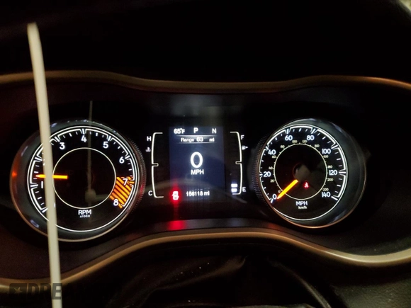 2014 Jeep Cherokee Latitude z VIN 1C4PJMCS0EW298425, wystawiony jako Copart lot #52101845 z przebiegiem 156 118 mil mil oraz Nie do naprawy • Non repairable. Historia ofert i sprzedaży dostępna na DreamBid. Obrazek 9.
