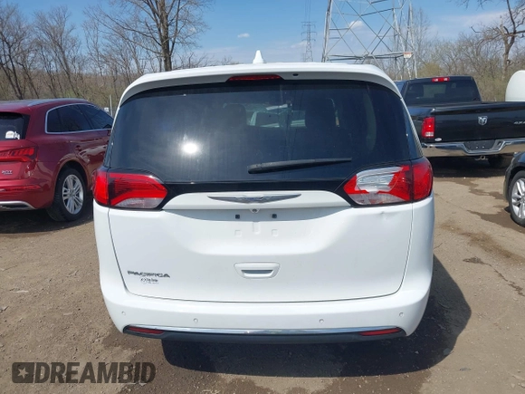 2018 Chrysler Pacifica Touring Plus with VIN 2C4RC1FG8JR125229, listed as a IAAI auction lot 41907817 with 107,914 mi miles and . Bid and sale history available at DreamBid. Image 16.