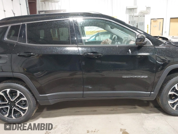 2022 Jeep Compass Limited z VIN 3C4NJDCB5NT223989, wystawiony jako IAAI lot #42482784 z przebiegiem 27 347 mil mil oraz . Historia ofert i sprzedaży dostępna na DreamBid. Obrazek 13.
