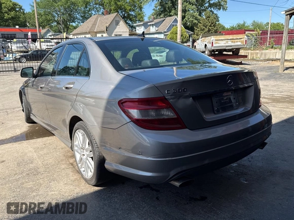 2009 Mercedes-Benz C 300 Sport z VIN WDDGF81X19R071486, wystawiony jako Copart lot #57711575 z przebiegiem 188 430 mil mil oraz Czysty tytuł • Clean title. Historia ofert i sprzedaży dostępna na DreamBid. Obrazek 3.
