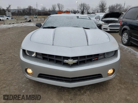 2010 Chevrolet Camaro 2LT z VIN 2G1FC1EV0A9168569, wystawiony jako Copart lot #44438265 z przebiegiem 128 999 mil mil oraz Szkoda całkowita • Salvage title. Historia ofert i sprzedaży dostępna na DreamBid. Obrazek 5.