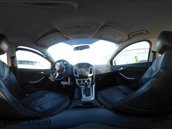 2014 Ford Focus SE z VIN 1FADP3K26EL422900, wystawiony jako IAAI lot #41553993 z przebiegiem 98 013 mil mil oraz . Historia ofert i sprzedaży dostępna na DreamBid. Obrazek 19.