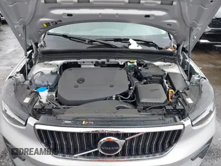 2024 Volvo XC40 Core Bright Theme with VIN YV4L12UK9R2311071, listed as a IAAI auction lot 42295970 with 7,113 mi miles and . Bid and sale history available at DreamBid. Image 10.