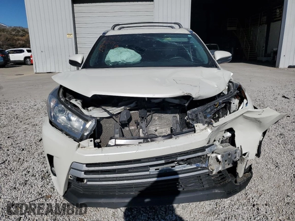 2019 Toyota Highlander SE z VIN 5TDJZRFH5KS570491, wystawiony jako Copart lot #50373435 z przebiegiem Nie podano mil oraz Szkoda całkowita • Salvage title. Historia ofert i sprzedaży dostępna na DreamBid. Obrazek 5.