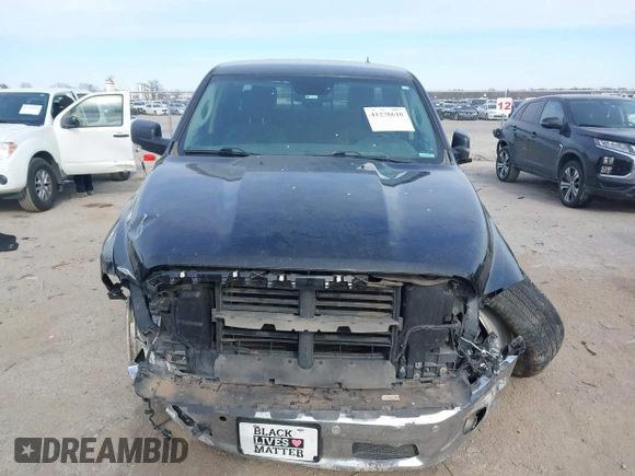 2018 Ram 1500 Lone Star Silver z VIN 1C6RR6LT6JS274001, wystawiony jako IAAI lot #41278610 z przebiegiem 131 991 mil mil oraz . Historia ofert i sprzedaży dostępna na DreamBid. Obrazek 12.