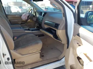 2014 Nissan Armada SV z VIN 5N1AA0NDXEN610636, wystawiony jako IAAI lot #41627340 z przebiegiem 66 976 mil mil oraz . Historia ofert i sprzedaży dostępna na DreamBid. Obrazek 5.