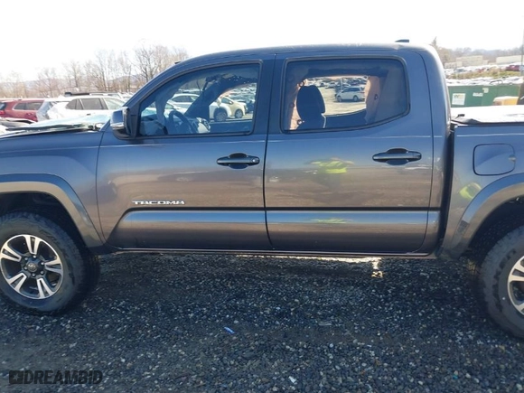 2017 Toyota Tacoma SR5 with VIN 5TFCZ5AN2HX061637, listed as a IAAI auction lot 41673102 with NaN miles. Bid and sale history available at carsss.com. Image 15.