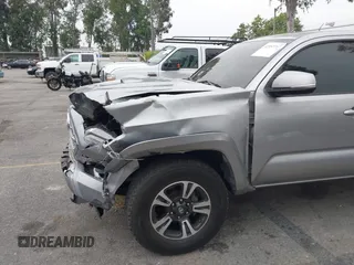2016 Toyota Tacoma SR5 z VIN 3TMAZ5CN1GM014351, wystawiony jako IAAI lot #42357717 z przebiegiem 116 712 mil mil oraz . Historia ofert i sprzedaży dostępna na DreamBid. Obrazek 6.