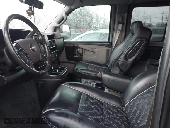 2019 GMC Savana Cargo z VIN 1GTW7BFG8K1335817, wystawiony jako IAAI lot #41035273 z przebiegiem 72 656 mil mil oraz . Historia ofert i sprzedaży dostępna na DreamBid. Obrazek 5.