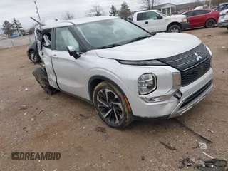 2022 Mitsubishi Outlander SE z VIN JA4J3UA81NZ027230, wystawiony jako IAAI lot #41743936 z przebiegiem 99 721 mil mil oraz . Historia ofert i sprzedaży dostępna na DreamBid. Obrazek 1.