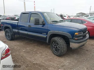 2000 Chevrolet Silverado 1500 LT with VIN 1GCEK19T1YE143587, listed as a IAAI auction lot 41843226 with 214,825 mi miles. Bid and sale history available at carsss.com. Image 1.