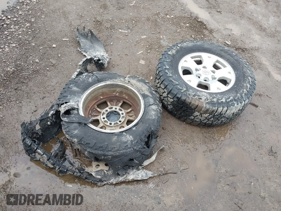 2010 Toyota Tacoma z VIN 5TEUU4EN7AZ747162, wystawiony jako IAAI lot #41899480 z przebiegiem Nie podano mil oraz . Historia ofert i sprzedaży dostępna na DreamBid. Obrazek 10.
