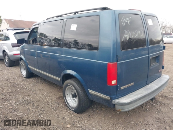 1998 GMC Safari with VIN 1GKDM19W2WB504540, listed as a IAAI auction lot 41977868 with Not Provided miles. Bid and sale history available at carsss.com. Image 3.