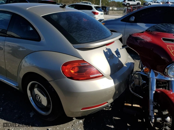 2012 Volkswagen Beetle 2.5L w/Sun/Sound/Nav PZEV with VIN 3VWHP7AT4CM659410, listed as a Copart auction lot 80688104 with 0 mi miles and Salvage Title. Bid and sale history available at carsss.com. Image 6.