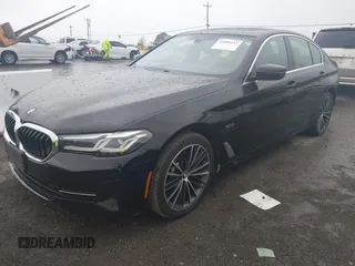 2022 BMW 5 Series 530e с VIN WBA13AG01NCJ72192, выставлен на аукционе IAAI как лот 41809247 с пробегом 27 923 миль миль и . История ставок и продаж доступна на DreamBid. Изображение 2.