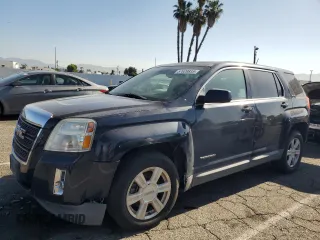 2015 GMC Terrain SLE z VIN 2GKALMEK3F6321970, wystawiony jako Copart lot #57629835 z przebiegiem 176 485 mil mil oraz Czysty tytuł • Clean title. Historia ofert i sprzedaży dostępna na DreamBid. Obrazek 1.