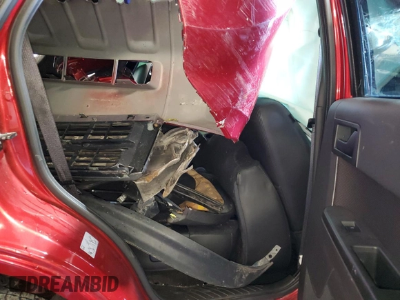 2012 Ford Escape XLT с VIN 1FMCU9DG4CKB27335, выставлен на аукционе Copart как лот 61347245 с пробегом Не указан миль и Списание • Salvage title. История ставок и продаж доступна на DreamBid. Изображение 11.