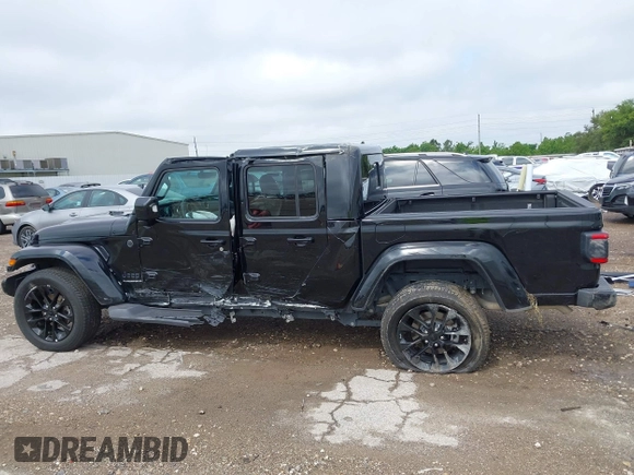 2023 Jeep Gladiator Overland with VIN 1C6HJTFG6PL555153, listed as a IAAI auction lot 42210878 with 40,576 mi miles and . Bid and sale history available at DreamBid. Image 15.