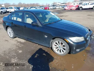 2011 BMW 3 Series 328i xDrive z VIN WBAPK7C51BA970796, wystawiony jako IAAI lot #41886963 z przebiegiem 143 619 mil mil oraz . Historia ofert i sprzedaży dostępna na DreamBid. Obrazek 1.