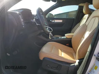 2020 Volvo XC40 Momentum with VIN YV4162UK8L2177380, listed as a Copart auction lot 49244565 with 45,228 mi miles and Salvage Title. Bid and sale history available at DreamBid. Image 7.
