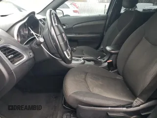 2013 Dodge Avenger SXT z VIN 1C3CDZCG6DN581807, wystawiony jako Copart lot #81929854 z przebiegiem 83 410 mil mil oraz Szkoda całkowita • Salvage title. Historia ofert i sprzedaży dostępna na DreamBid. Obrazek 7.