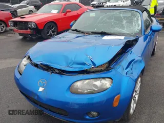 2006 Mazda MX-5 Miata Touring z VIN JM1NC25FX60102209, wystawiony jako IAAI lot #41940771 z przebiegiem 165 003 mil mil oraz . Historia ofert i sprzedaży dostępna na DreamBid. Obrazek 6.