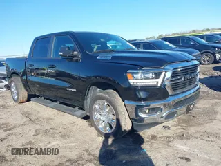 2021 Ram 1500 Big Horn z VIN 1C6RREFG1MN532758, wystawiony jako IAAI lot #41395774 z przebiegiem 66 750 mil mil oraz . Historia ofert i sprzedaży dostępna na DreamBid. Obrazek 1.