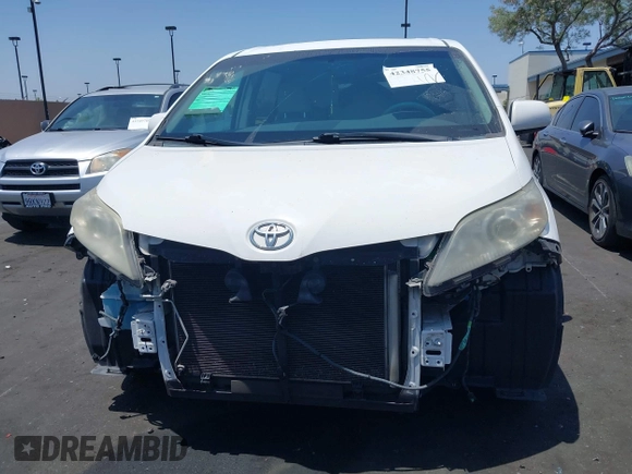 2011 Toyota Sienna XLE AAS с VIN 5TDYK3DC1BS040347, выставлен на аукционе IAAI как лот 42348755 с пробегом 184 609 миль миль и . История ставок и продаж доступна на DreamBid. Изображение 13.