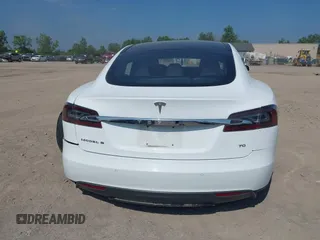2016 Tesla Model S 70 z VIN 5YJSA1E13GF129925, wystawiony jako IAAI lot #42568012 z przebiegiem 109 195 mil mil oraz . Historia ofert i sprzedaży dostępna na DreamBid. Obrazek 15.