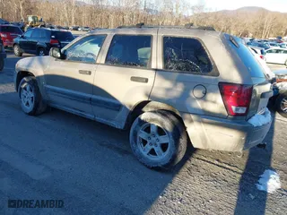 2005 Jeep Grand Cherokee Laredo with VIN 1J4HR48N55C561732, listed as a IAAI auction lot 41349373 with 185,920 mi miles. Bid and sale history available at carsss.com. Image 3.