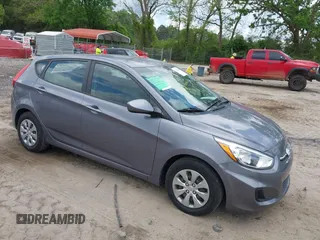 2017 Hyundai Accent SE z VIN KMHCT5AE0HU335450, wystawiony jako IAAI lot #42112609 z przebiegiem 93 764 mil mil oraz . Historia ofert i sprzedaży dostępna na DreamBid. Obrazek 1.