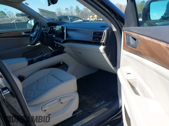 2024 Volkswagen Atlas SE with VIN 1V2JR2CA5RC532574, listed as a IAAI auction lot 41640988 with 24,048 mi miles and . Bid and sale history available at DreamBid. Image 5.
