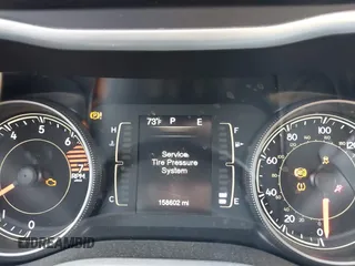 2018 Jeep Cherokee Latitude Plus z VIN 1C4PJLLB8JD537848, wystawiony jako IAAI lot #42105562 z przebiegiem 158 602 mil mil oraz . Historia ofert i sprzedaży dostępna na DreamBid. Obrazek 7.