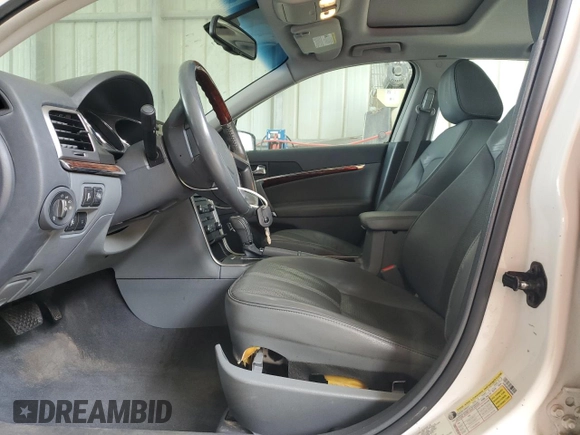 2010 Lincoln MKZ с VIN 3LNHL2GC2AR606886, выставлен на аукционе Copart как лот 54137715 с пробегом 77 393 миль миль и Списание • Salvage title. История ставок и продаж доступна на DreamBid. Изображение 7.