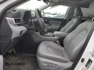 2024 Toyota Highlander LE z VIN 5TDKDRBH2RS542778, wystawiony jako Copart lot #45552575 z przebiegiem 16 554 mil mil oraz Szkoda całkowita • Salvage title. Historia ofert i sprzedaży dostępna na DreamBid. Obrazek 7.