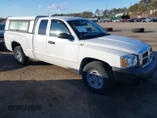 2007 Dodge Dakota ST with VIN 1D7HW22K17S202605, listed as a IAAI auction lot 41322519 with 199,626 mi miles. Bid and sale history available at carsss.com. Image 1.