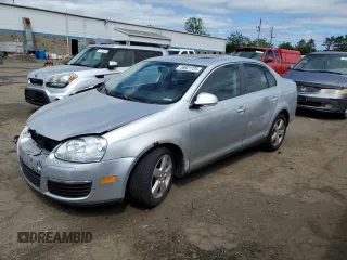 2008 Volkswagen Jetta SE with VIN 3VWRZ71K98M197780, listed as a Copart auction lot 56921725 with 172,801 mi miles and Salvage title. Bid and sale history available at DreamBid. Image 1.