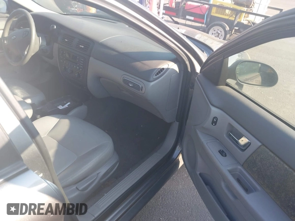 2002 Ford Taurus SES Standard z VIN 1FAFP55U22A172533, wystawiony jako IAAI lot #42680611 z przebiegiem 122 306 mil mil oraz . Historia ofert i sprzedaży dostępna na DreamBid. Obrazek 5.