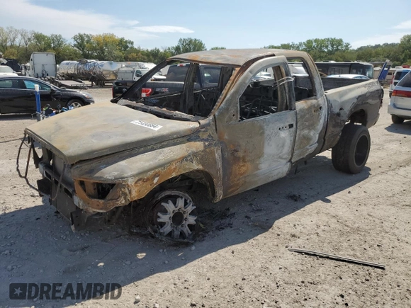 2005 Dodge 2500 SLT z VIN 3D7KS28C15G715892, wystawiony jako Copart lot #71450884 z przebiegiem Nie podano mil oraz Nie do naprawy • Non repairable. Historia ofert i sprzedaży dostępna na DreamBid. Obrazek 1.