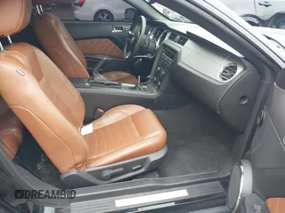 2012 Ford Mustang Premium z VIN 1ZVBP8AM1C5216285, wystawiony jako IAAI lot #41191304 z przebiegiem 190 290 mil mil oraz . Historia ofert i sprzedaży dostępna na DreamBid. Obrazek 5.