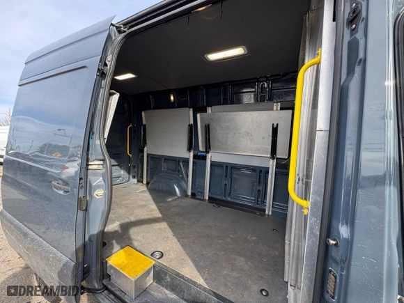 2019 Mercedes-Benz Sprinter Cargo Van with VIN WD4PF0CD1KP092134, listed as a Copart auction lot 47143615 with NaN miles and Clean Title. Bid and sale history available at carsss.com. Image 6.