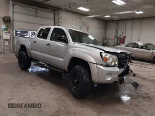 2007 Toyota Tacoma PreRunner z VIN 3TMJU62N67M041633, wystawiony jako IAAI lot #41888716 z przebiegiem 304 334 mil mil oraz . Historia ofert i sprzedaży dostępna na DreamBid. Obrazek 1.