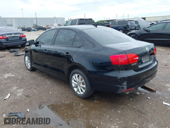 2011 Volkswagen Jetta SE с VIN 3VWDZ7AJ6BM317592, выставлен на аукционе IAAI как лот 42357861 с пробегом 189 330 миль миль и . История ставок и продаж доступна на DreamBid. Изображение 3.
