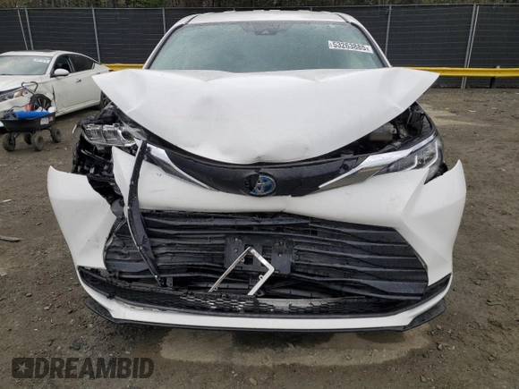 2021 Toyota Sienna LE with VIN 5TDKSKFC1MS013343, listed as a Copart auction lot 53263885 with 41,805 mi miles and Salvage title. Bid and sale history available at DreamBid. Image 5.