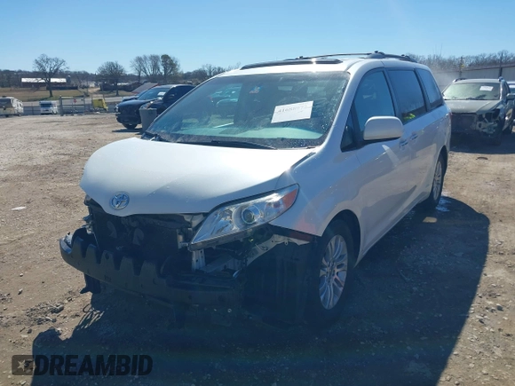 2015 Toyota Sienna XLE with VIN 5TDYK3DC7FS661582, listed as a IAAI auction lot 41688972 with 145,953 mi miles. Bid and sale history available at carsss.com. Image 2.