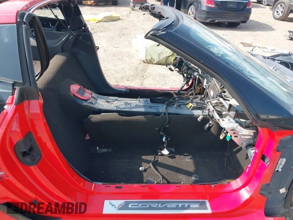 2015 Chevrolet Corvette Z06 2LZ z VIN 1G1YR2D69F5600121, wystawiony jako IAAI lot #42321716 z przebiegiem Nie podano mil oraz . Historia ofert i sprzedaży dostępna na DreamBid. Obrazek 5.